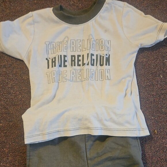 Outfit - Picture 1 of 2